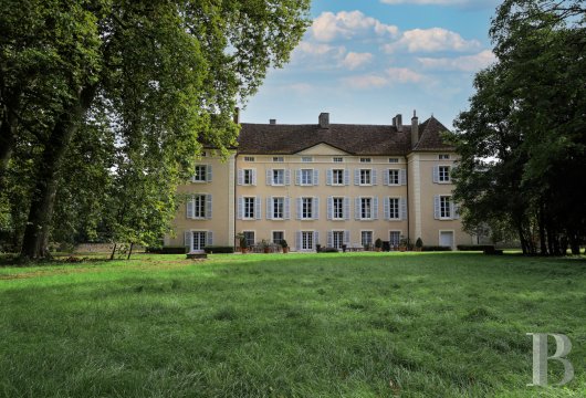 En Bourgogne, au sud de Beaune, un château affilié aux grands vignobles et à la permaculture - photo  n°3